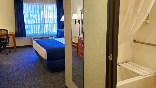 Magnuson Grand Pikes Peak image 15