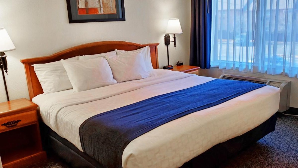 Suite with Mountain View